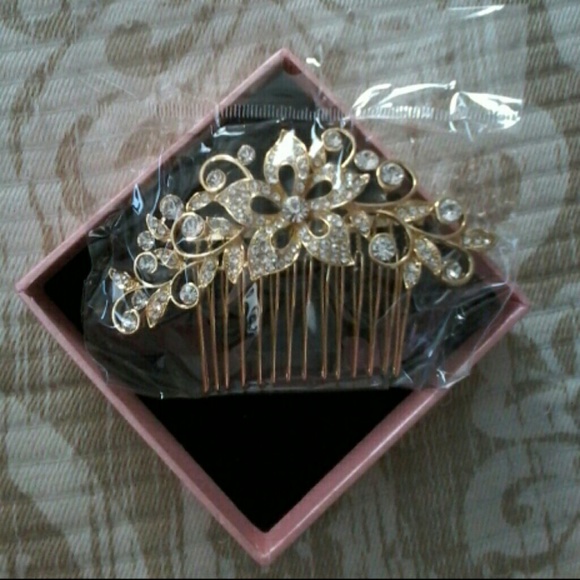 Accessories - NEW IN BOX Formal Hair Accessory